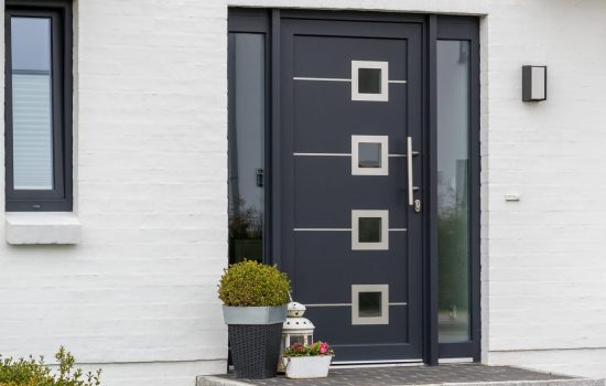 Moderne graue Haustür und Glas Moderne graue Haustür und Glas